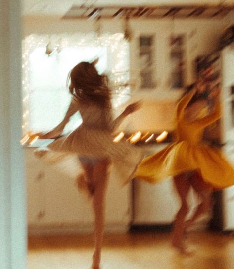 Con Tốt Trong Ván Cờ Liên Hôn